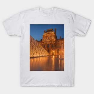 The Louvre by night T-Shirt